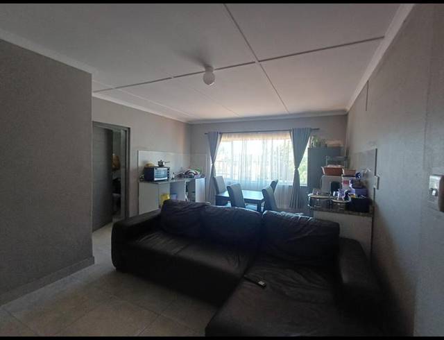 2 BEDROOM PROPERTY TO RENT IN GREENWOOD PARK